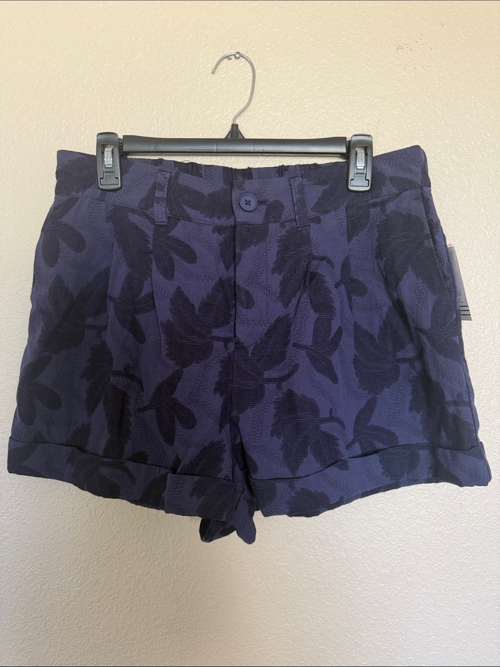 Women's Dark Navy Leaf-Pattern Cuffed Shorts